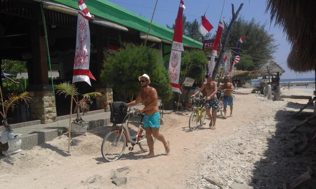Coral Beach Pizza Cottages Gili Trawangan Dış mekan fotoğraf