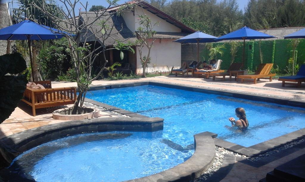 Coral Beach Pizza Cottages Gili Trawangan Dış mekan fotoğraf