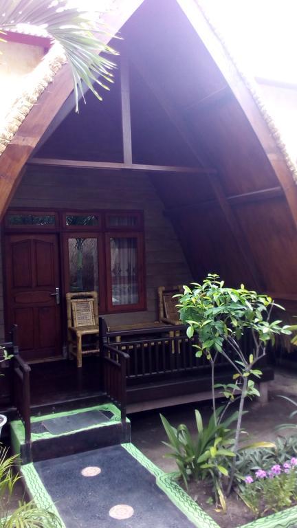 Coral Beach Pizza Cottages Gili Trawangan Dış mekan fotoğraf
