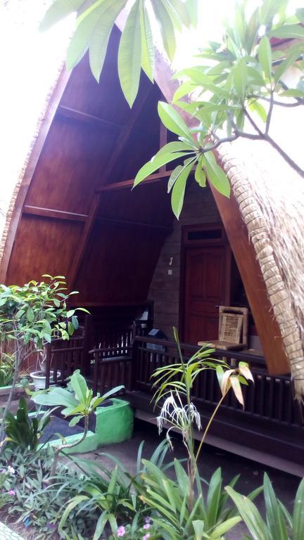 Coral Beach Pizza Cottages Gili Trawangan Dış mekan fotoğraf