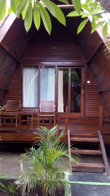 Coral Beach Pizza Cottages Gili Trawangan Dış mekan fotoğraf