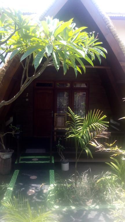 Coral Beach Pizza Cottages Gili Trawangan Dış mekan fotoğraf