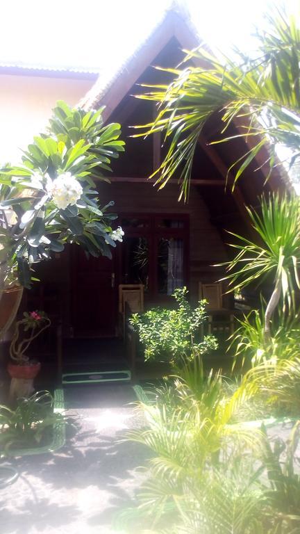 Coral Beach Pizza Cottages Gili Trawangan Dış mekan fotoğraf