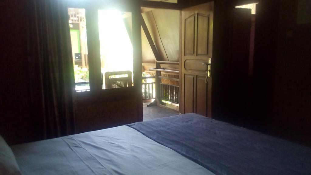 Coral Beach Pizza Cottages Gili Trawangan Dış mekan fotoğraf