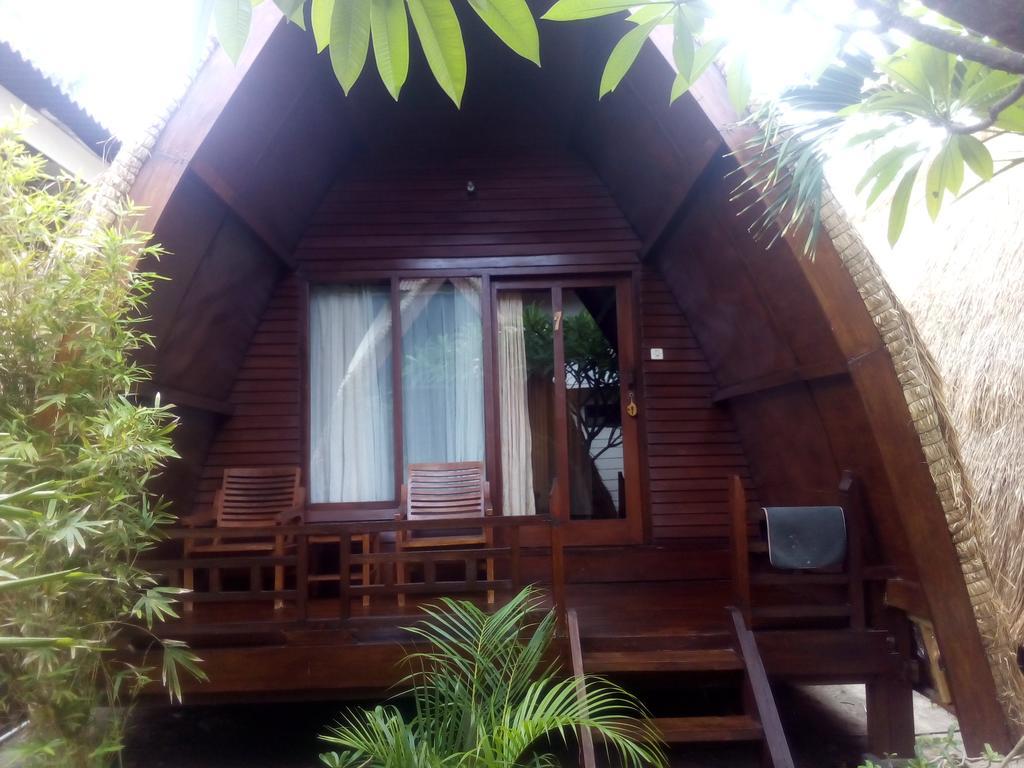 Coral Beach Pizza Cottages Gili Trawangan Dış mekan fotoğraf