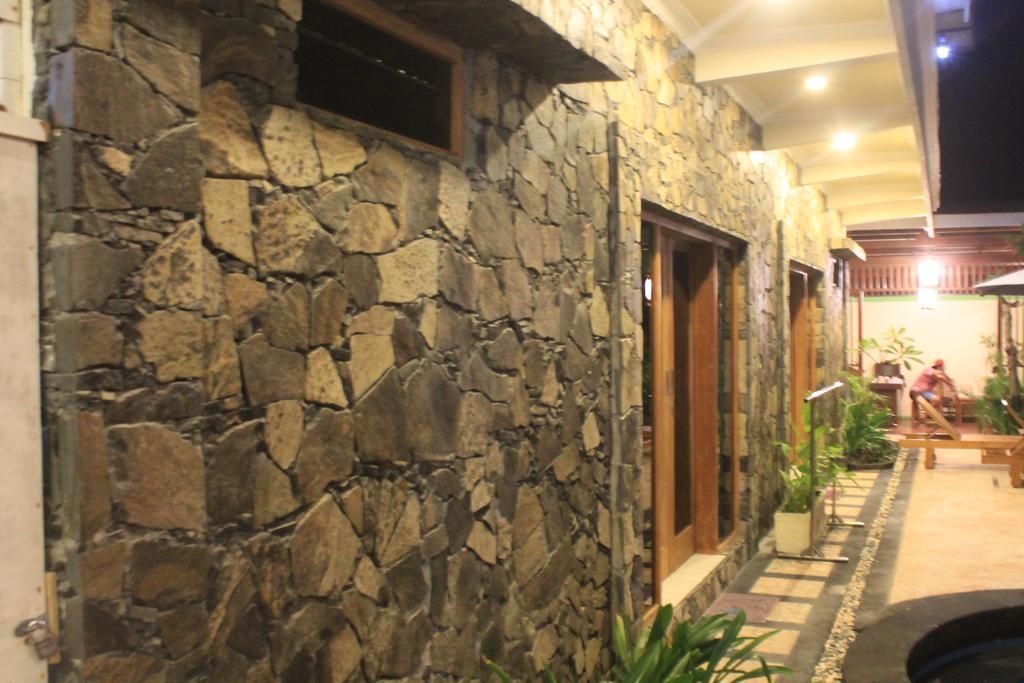 Coral Beach Pizza Cottages Gili Trawangan Dış mekan fotoğraf