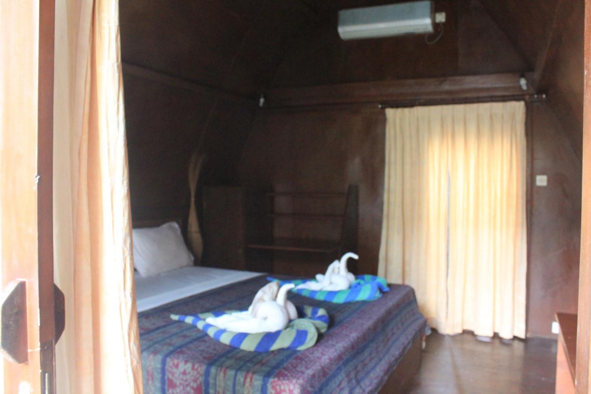 Coral Beach Pizza Cottages Gili Trawangan Dış mekan fotoğraf