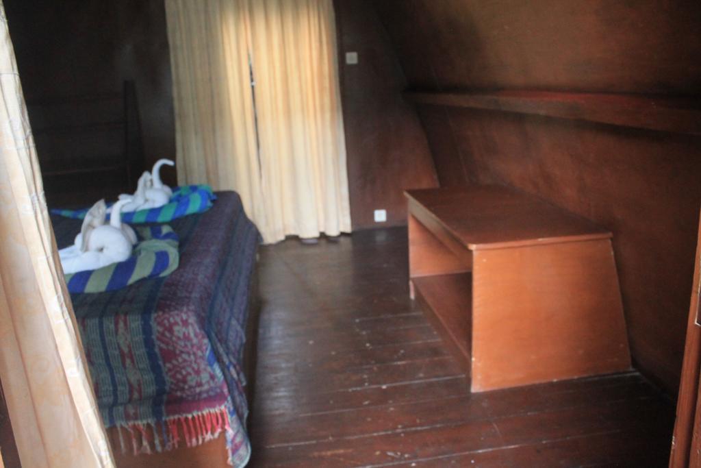 Coral Beach Pizza Cottages Gili Trawangan Dış mekan fotoğraf