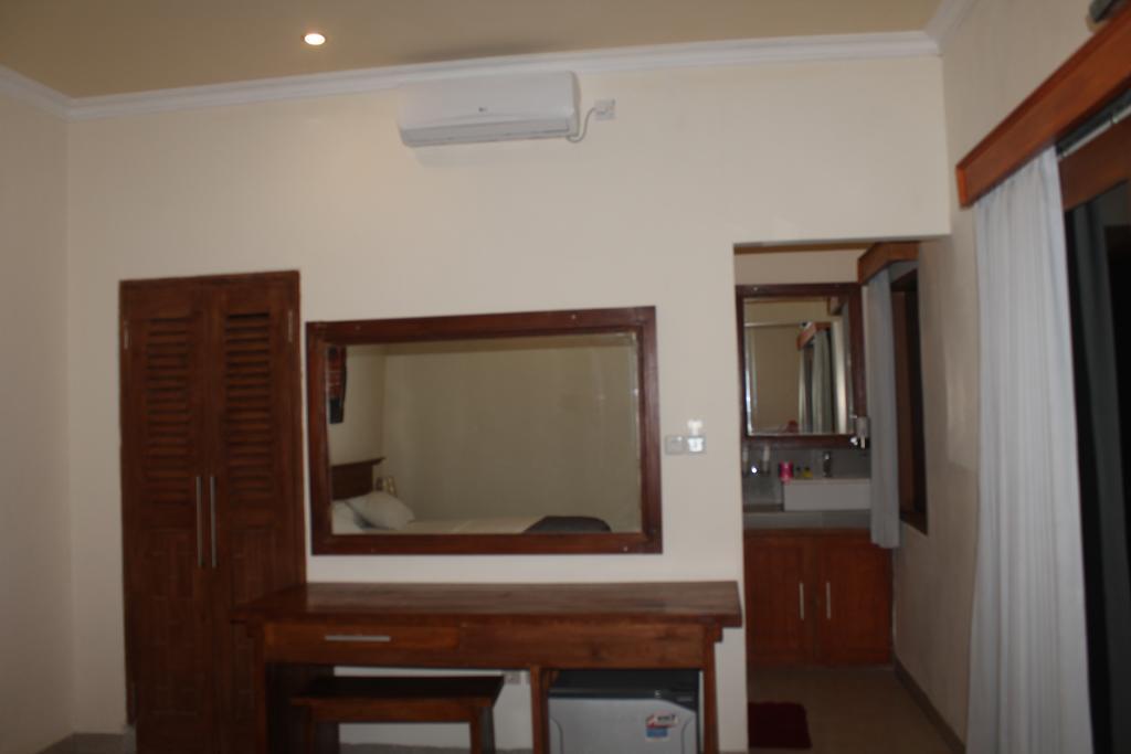 Coral Beach Pizza Cottages Gili Trawangan Dış mekan fotoğraf