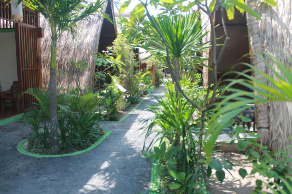 Coral Beach Pizza Cottages Gili Trawangan Dış mekan fotoğraf