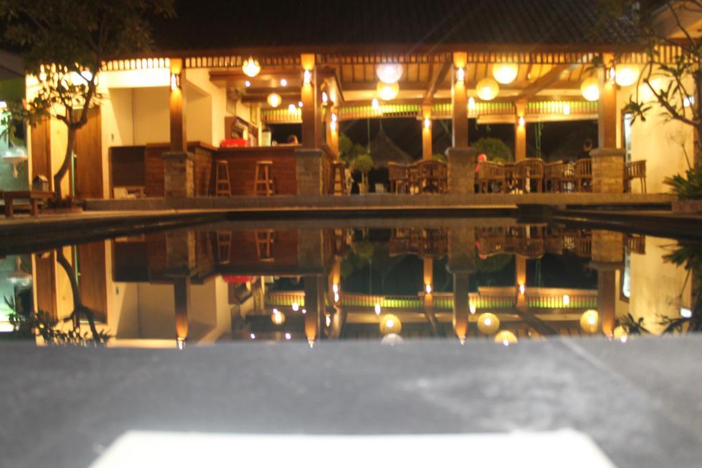 Coral Beach Pizza Cottages Gili Trawangan Dış mekan fotoğraf