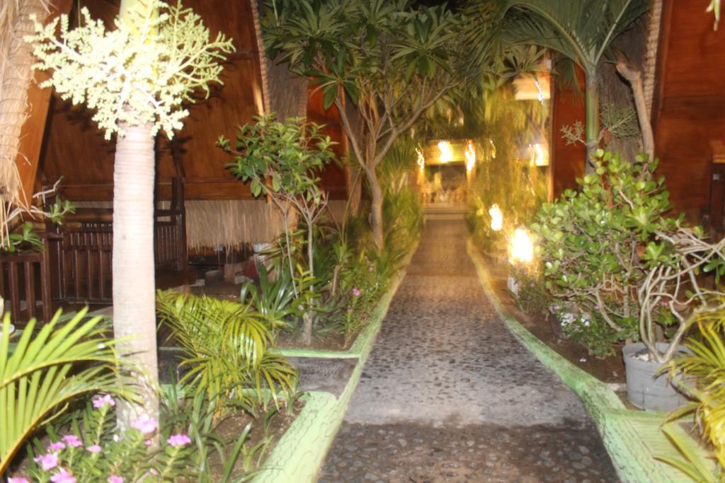 Coral Beach Pizza Cottages Gili Trawangan Dış mekan fotoğraf