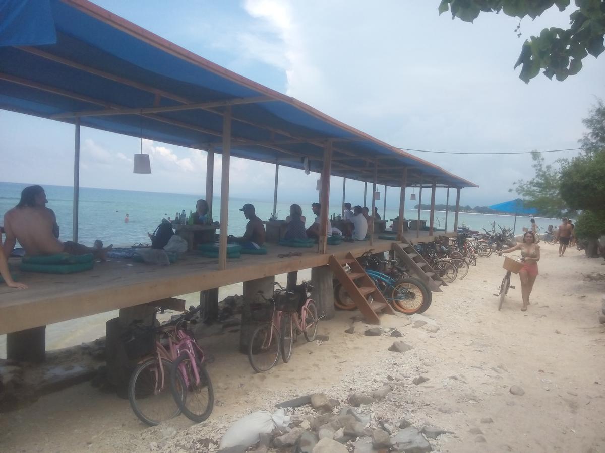 Coral Beach Pizza Cottages Gili Trawangan Dış mekan fotoğraf