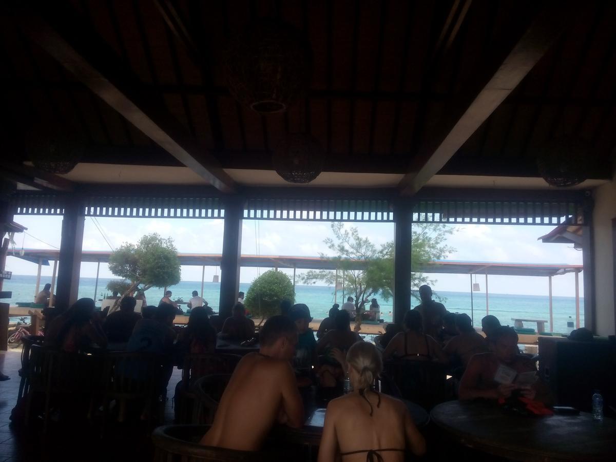 Coral Beach Pizza Cottages Gili Trawangan Dış mekan fotoğraf